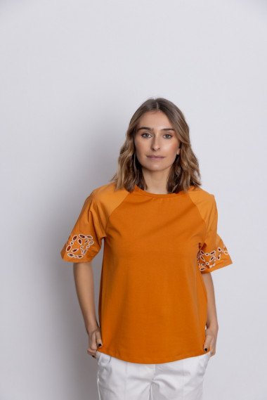 Camiseta Naranja Con Calados y Bordados BMB & Co.