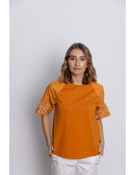 Camiseta Naranja Con Calados y Bordados BMB & Co.