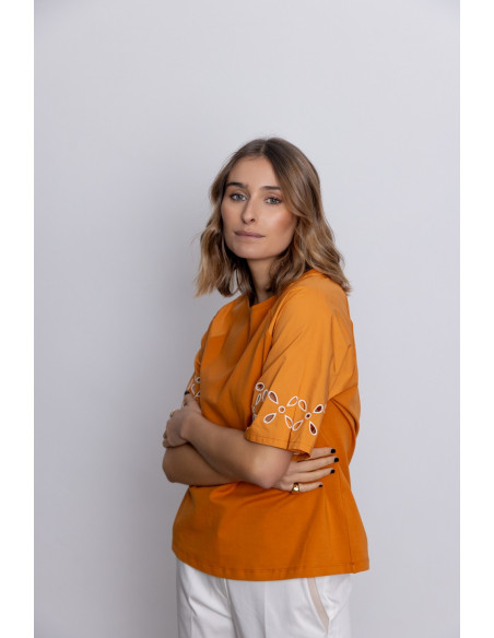 Camiseta Naranja Con Calados y Bordados BMB & Co.