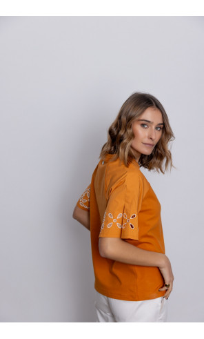 Camiseta Naranja Con Calados y Bordados BMB & Co.