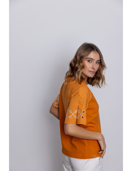 Camiseta Naranja Con Calados y Bordados BMB & Co.