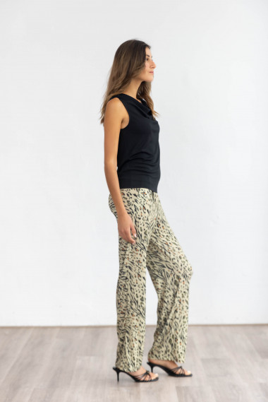 Pantalón Comodo Con Pinzas Animal Print BMB & Co.