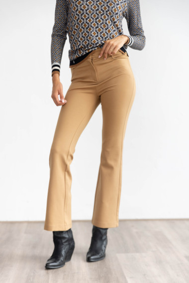Pantalon Camel Acampanado Extra Comfort BMB & Co..